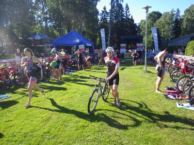 Võistlejad vahetusalas Nõmme Spordikeskuses