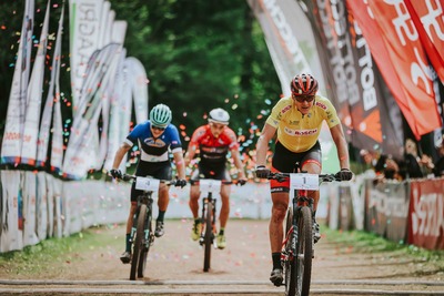 Gert Jõeäär võitmas Rakke rattamaratoni