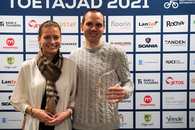 Pildil 2021. aasta meesrattur Rein Taaramäe, koos abikaas Hanna Taaramäe´ga.