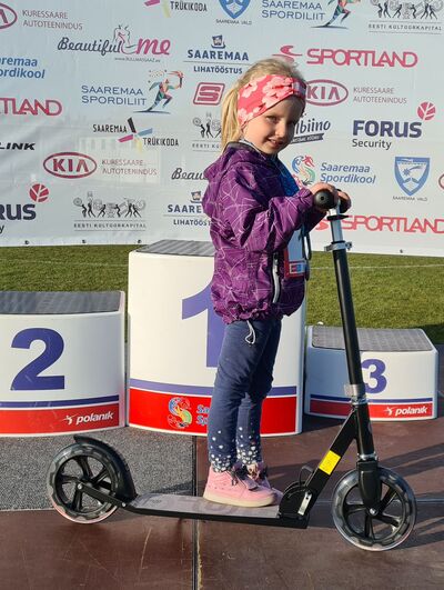 Tõukeratta loosi võitja Kertu Saar