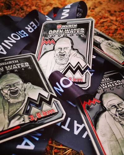 Medali autor: Jule Käen-Torm (Rakvere Loovuskeskus)