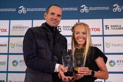 Pildil 2022. aasta Eesti parimad ratturid Rein Taaramäe ja Janika Lõiv