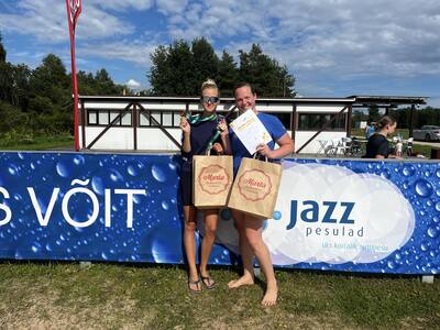 Pildil Nele ja Gertrud