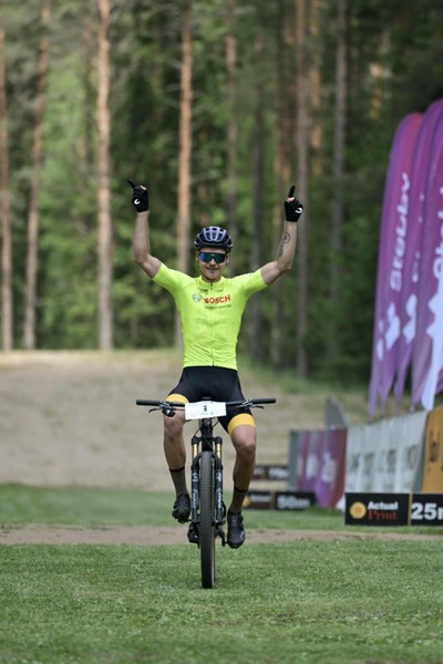 Võitja Josten Vaidem finišis