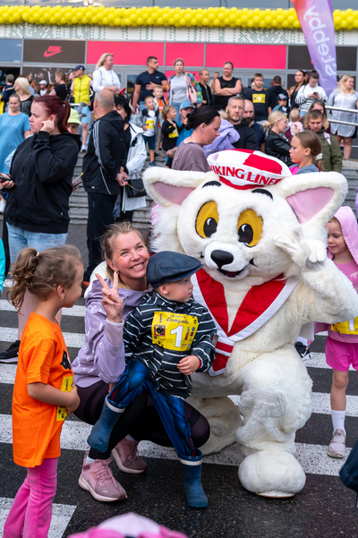 Ville Viking ja lastejooksud - toetavad laste regulaarset liikumist (foto: Triin Raa)