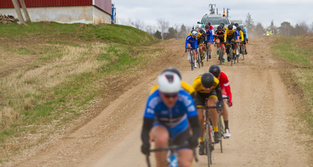 EESTI MAANTEERATTAHOOAJA AVALÖÖK TOIMUB KRUUSATEEDEL VALGETE TEEDE RATTARALLIGA